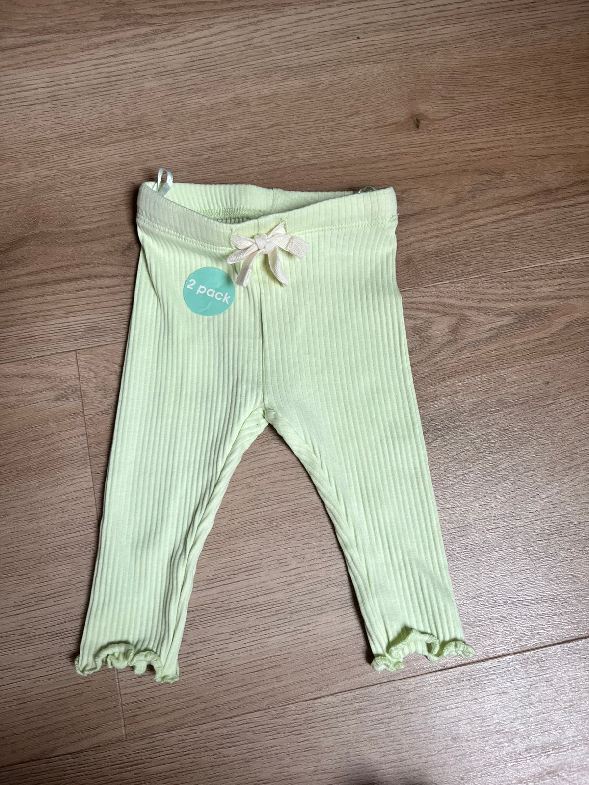 Broekje lichtgroen maat 62, Kinderen en Baby's, Babykleding | Maat 62, Ophalen of Verzenden, Nieuw, Jongetje of Meisje, Broekje