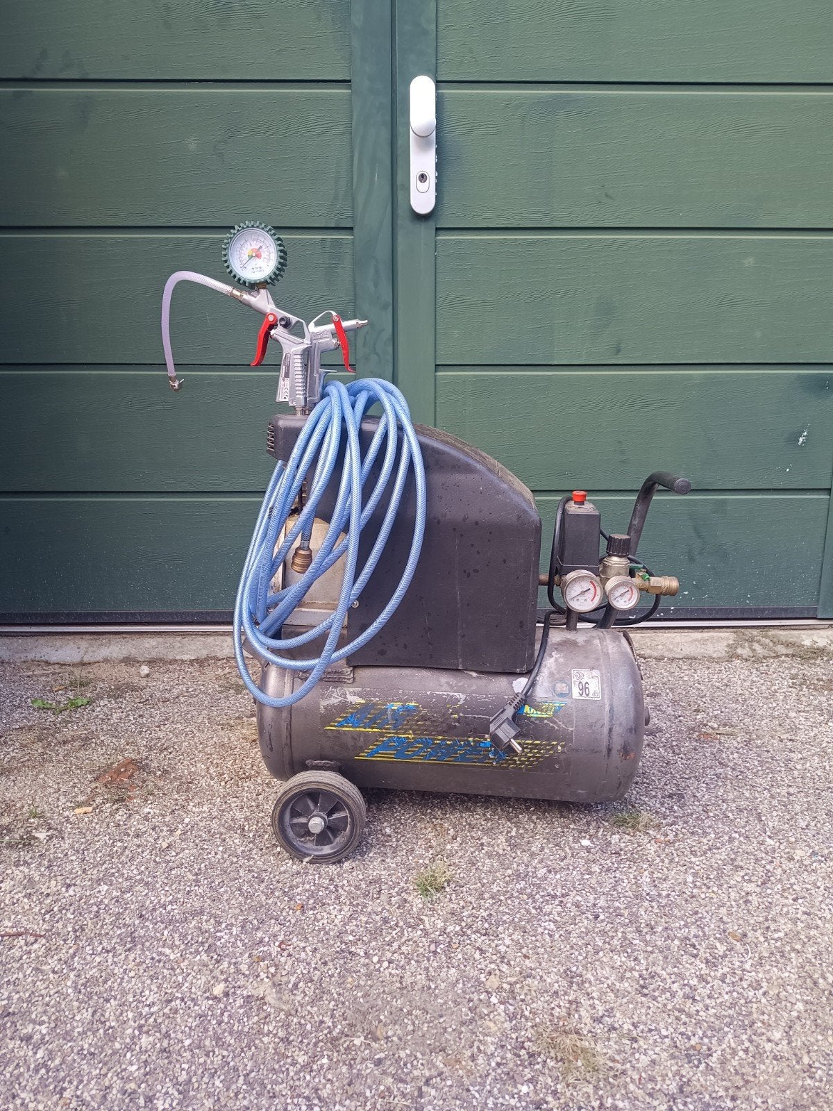 kinzo luchtcompressor, Minder dan 25 liter, Ophalen of Verzenden, Gebruikt, Minder dan 200 liter/min