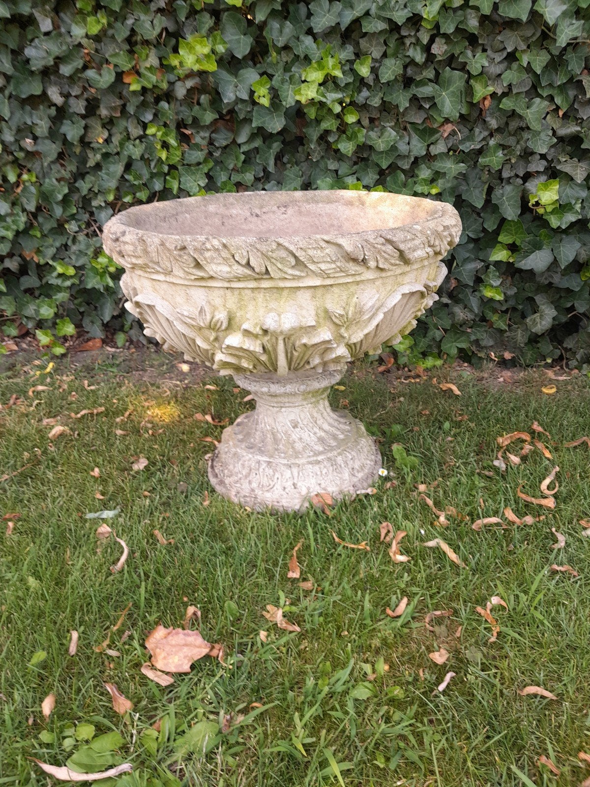 Twee stenen bloempotten in goede staat, Tuin en Terras, Bloempotten, Gebruikt, 40 cm of meer, Rond, Ophalen of Verzenden