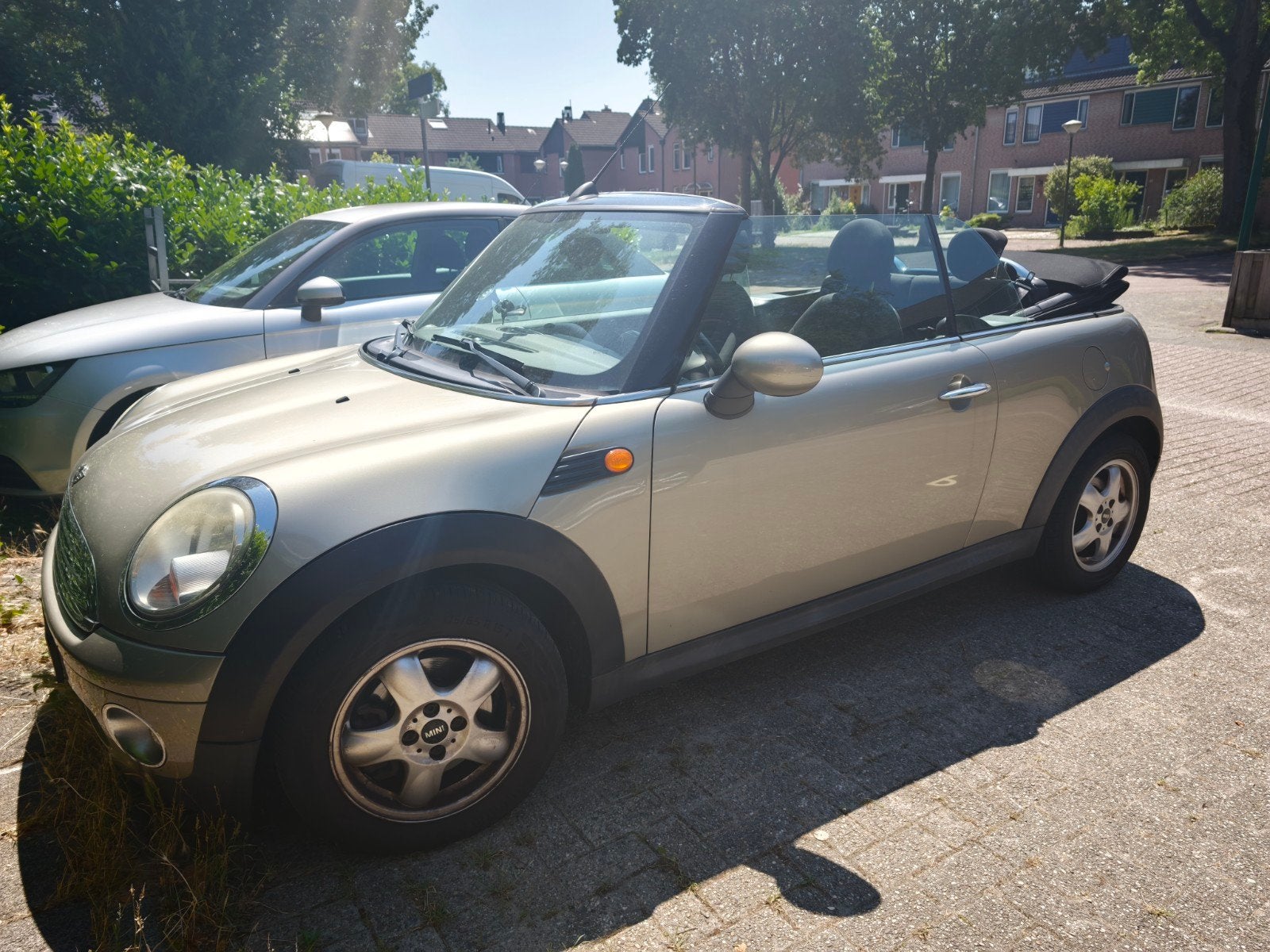Mini Cabrio 1.6 120pk 2009 Grijs, Auto's, 4 cilinders, Cabriolet, 4 stoelen, 49 €/maand