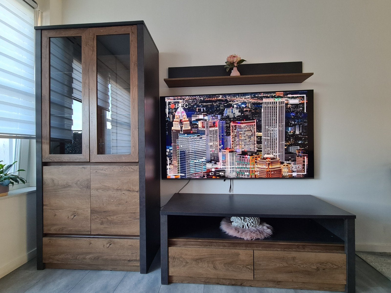 Uitschuifbare eettafel met vitrinekast en tv-meubel, Huis en Inrichting, Tafels | Eettafels, Ophalen, Gebruikt, Glas, Modern, Functioneel