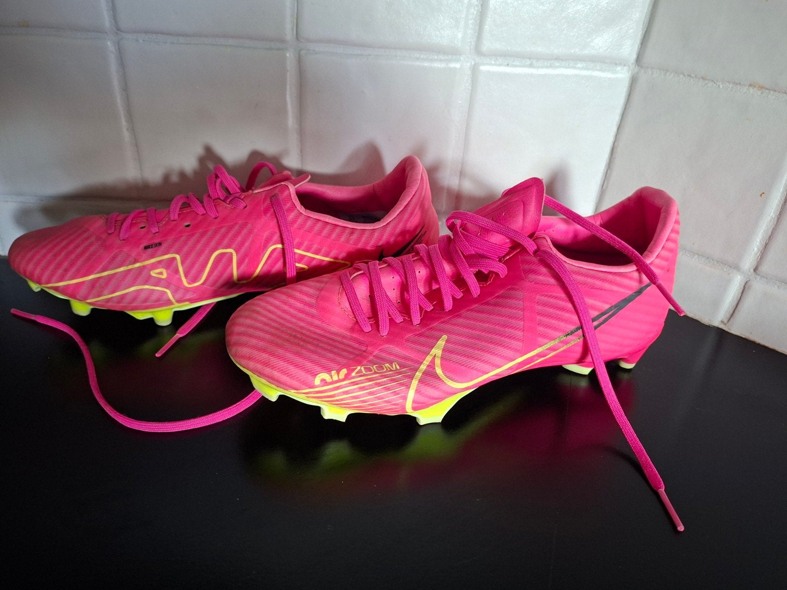 Roze Nike voetbalschoenen - Maat 38,5, Ophalen of Verzenden, Gebruikt, Schoenen