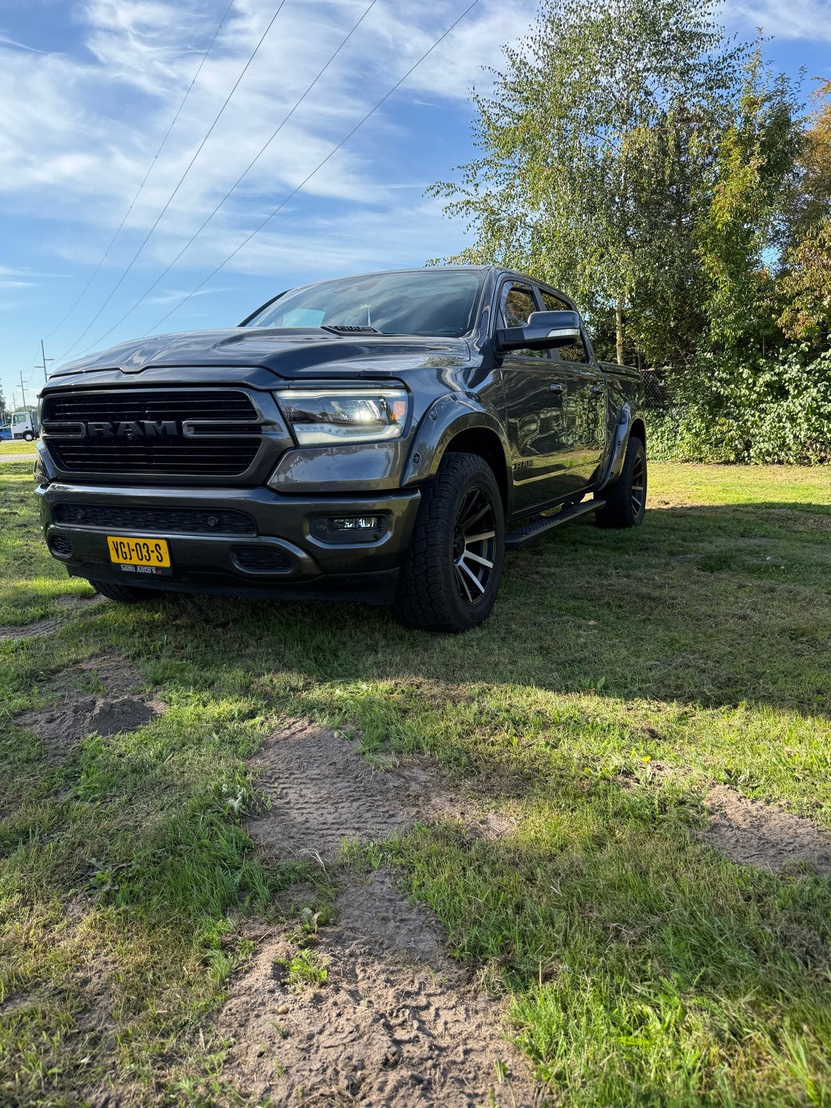 Dodge RAM Laramie Sport 2020 Grijs (dikke uitvoering), Auto's, 5654 cc, Origineel Nederlands, Particulier, Te koop
