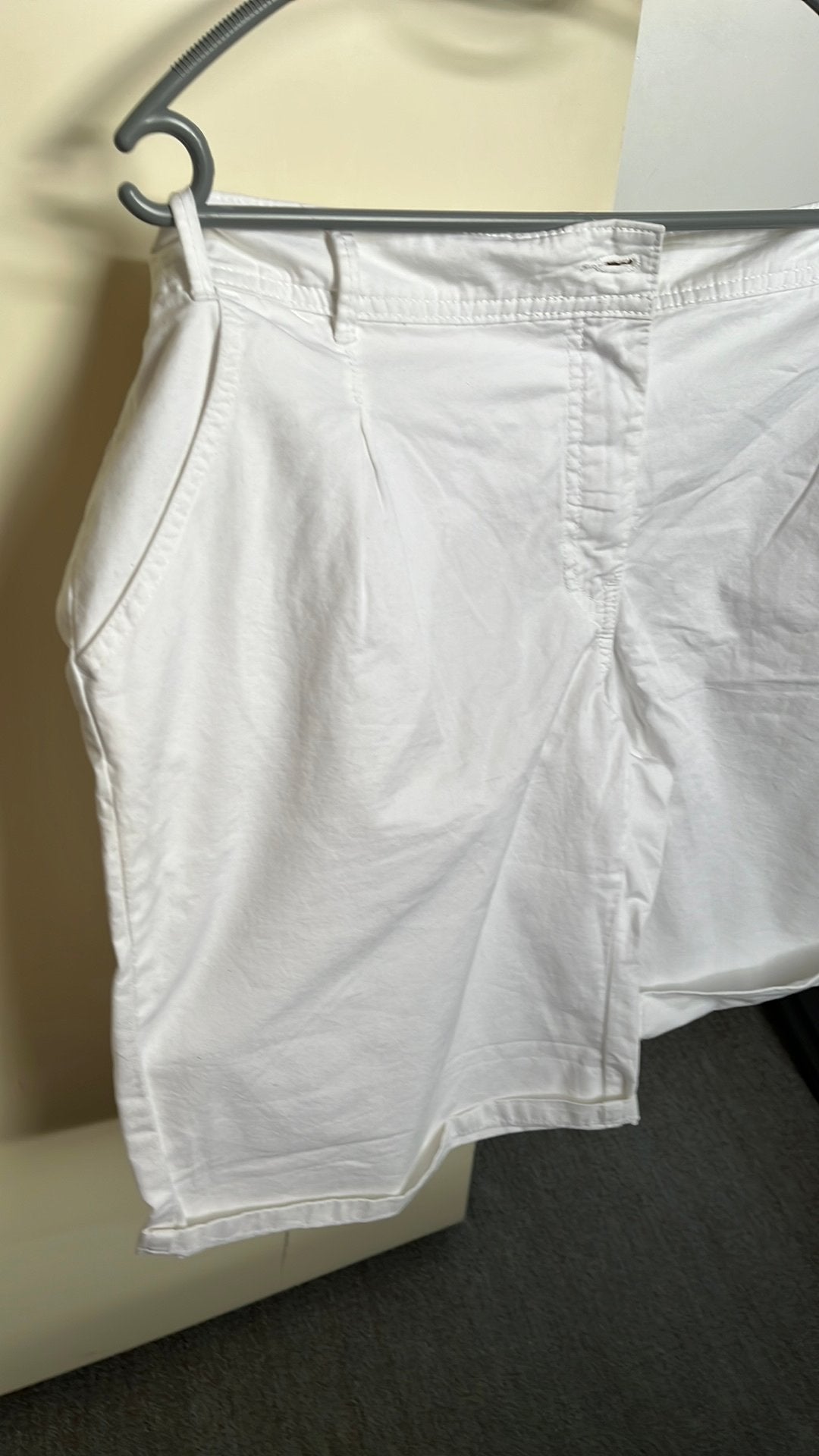 Witte bermuda/short maar 46, Kort, Wit, Maat 46/48 (XL) of groter, Nieuw
