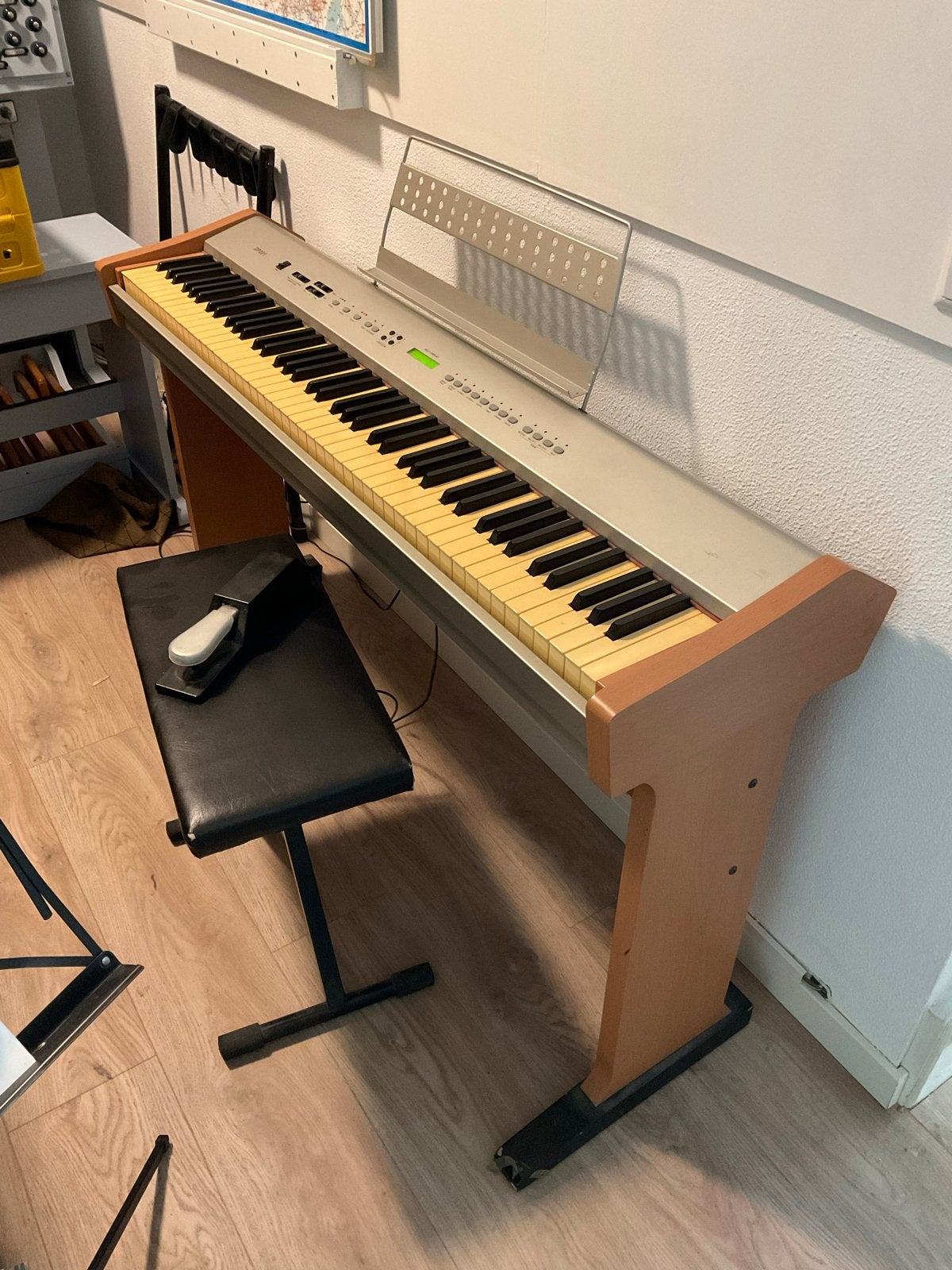 Hemingway DP201 Digitale Piano met standaard, kruk en pedaal, Muziek en Instrumenten, Ophalen, Gebruikt, Overige kleuren, Digitaal