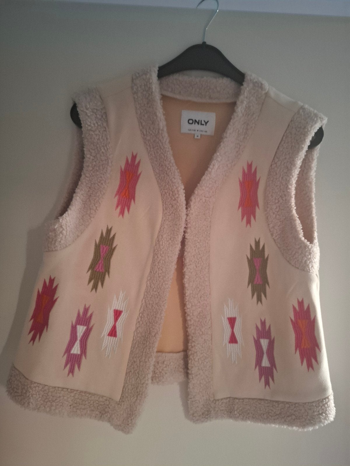 ONLY gilet met teddy maat M, Kleding | Dames, Bodywarmers, Maat 38/40 (M), Beige, Ophalen of Verzenden, ONLY