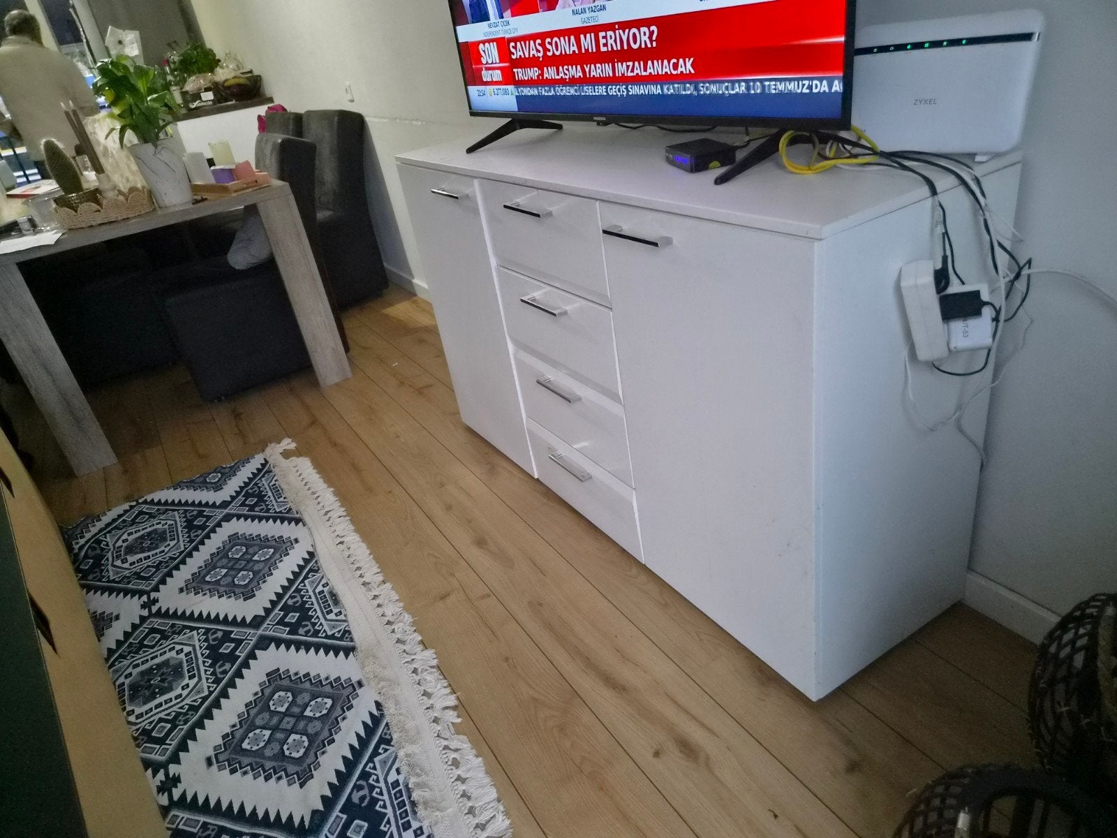 Witte TV-kast / Nachtkast met lades en deuren, Overige materialen, Gebruikt, 100 tot 150 cm, Ophalen of Verzenden