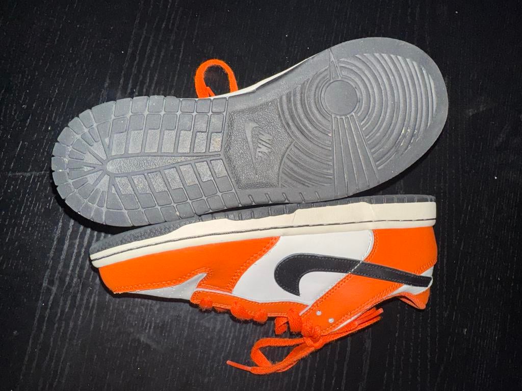 Nike Dunk Low Halloween - Maat 35, Kleding | Dames, Schoenen, Ophalen of Verzenden, Zo goed als nieuw, Oranje, Sneakers of Gympen