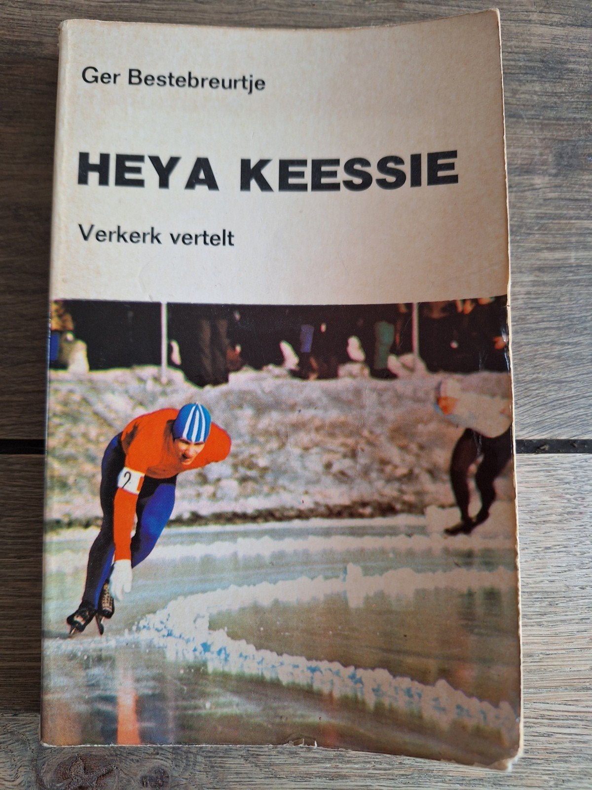 Heya Keessie - Boek over schaatser Kees Verkerk, Ophalen of Verzenden, Gelezen, Ger Bestebreurtje, Wintersport
