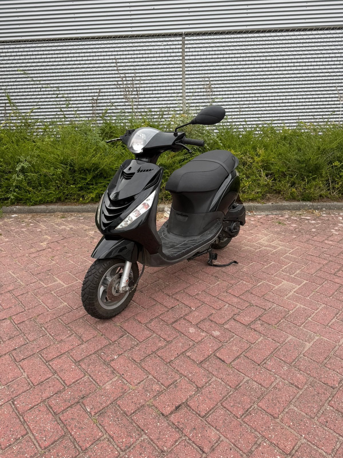Piaggio Zip 50cc 4t2v (Brom), Fietsen en Brommers, Scooters | Piaggio, Ophalen, Maximaal 45 km/u, Zip, Zo goed als nieuw