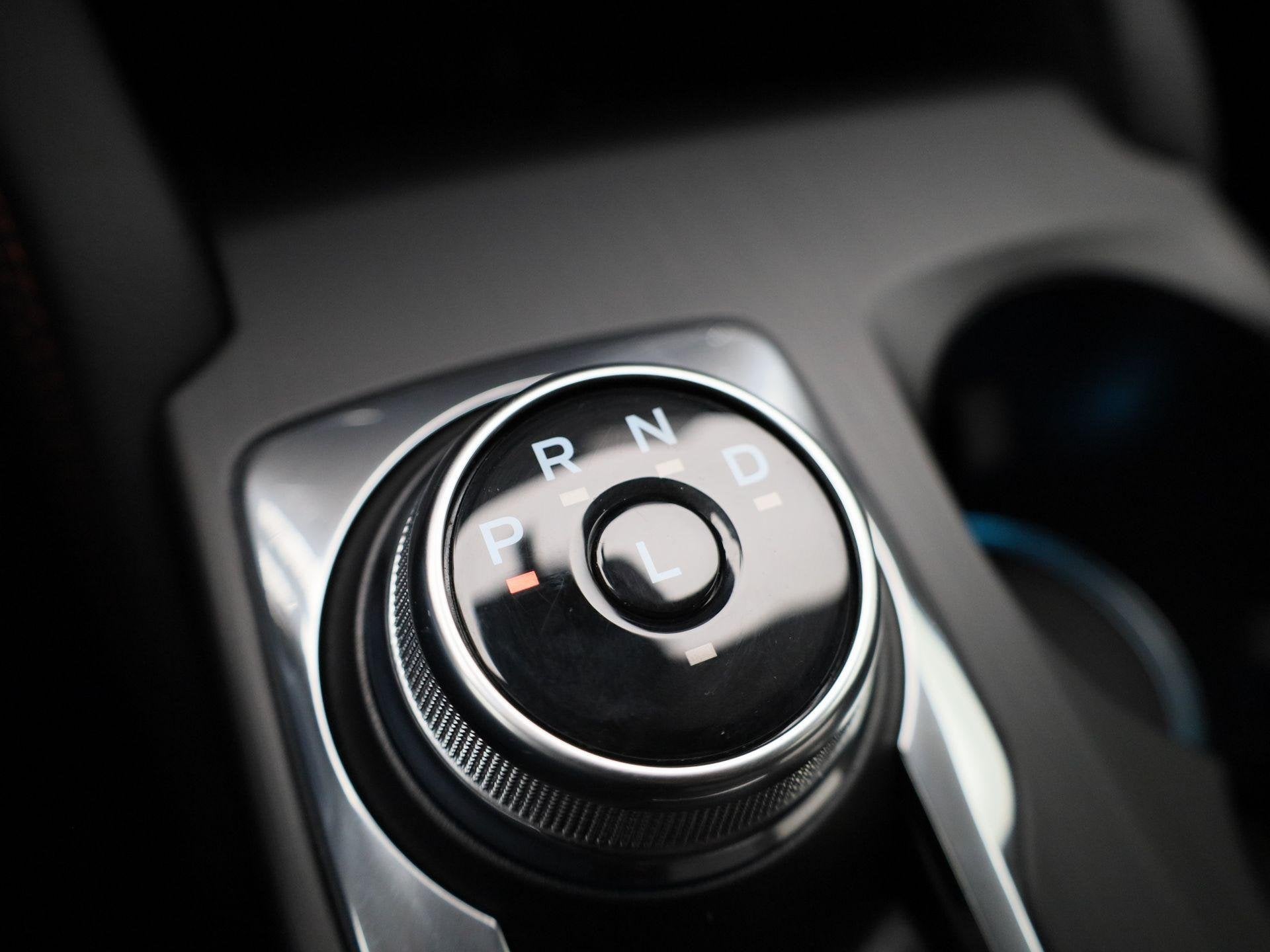 Foto 29 van Ford Kuga 2.5 PHEV ST-Line | Head up display | Camera achter
