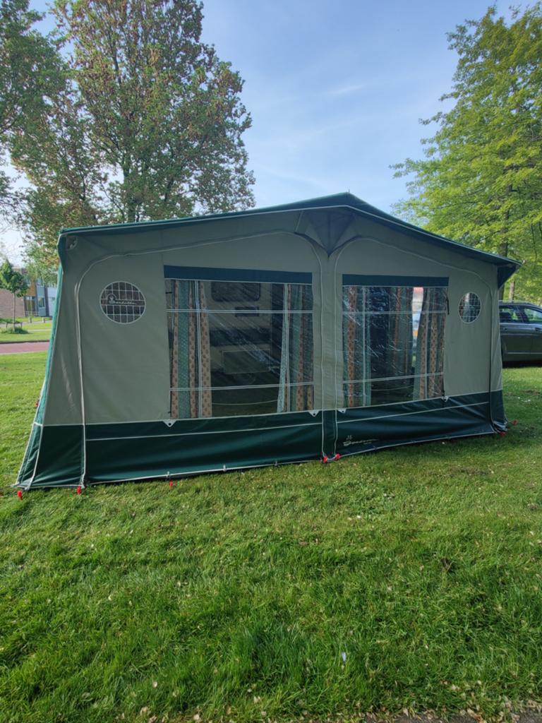 Vintage / retro Chateau Cantara 398 caravan., Chateau, Rondzit, Koelkast, Particulier