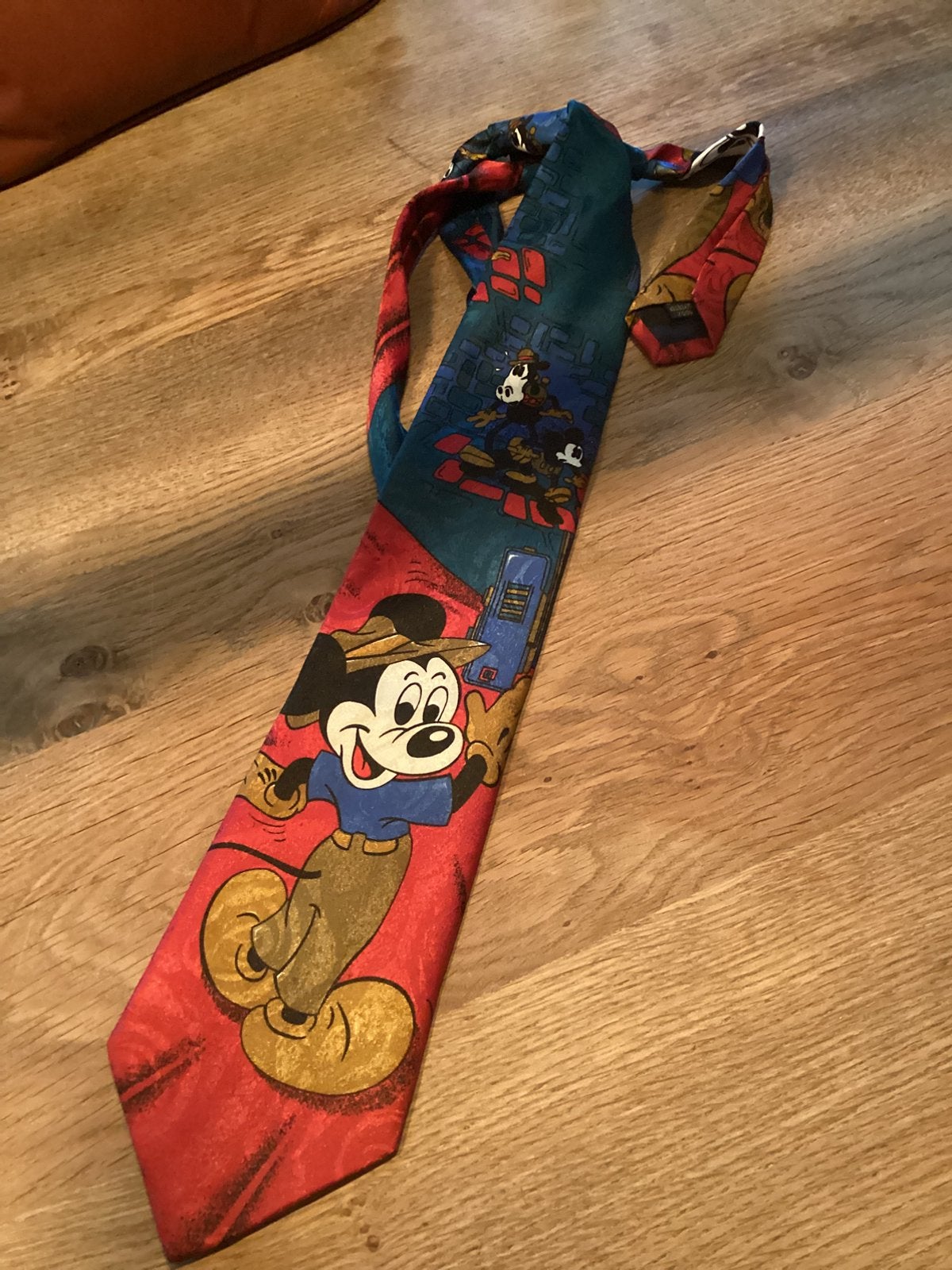 Stropdas Disney, Verzenden, Gedragen, Met patroon
