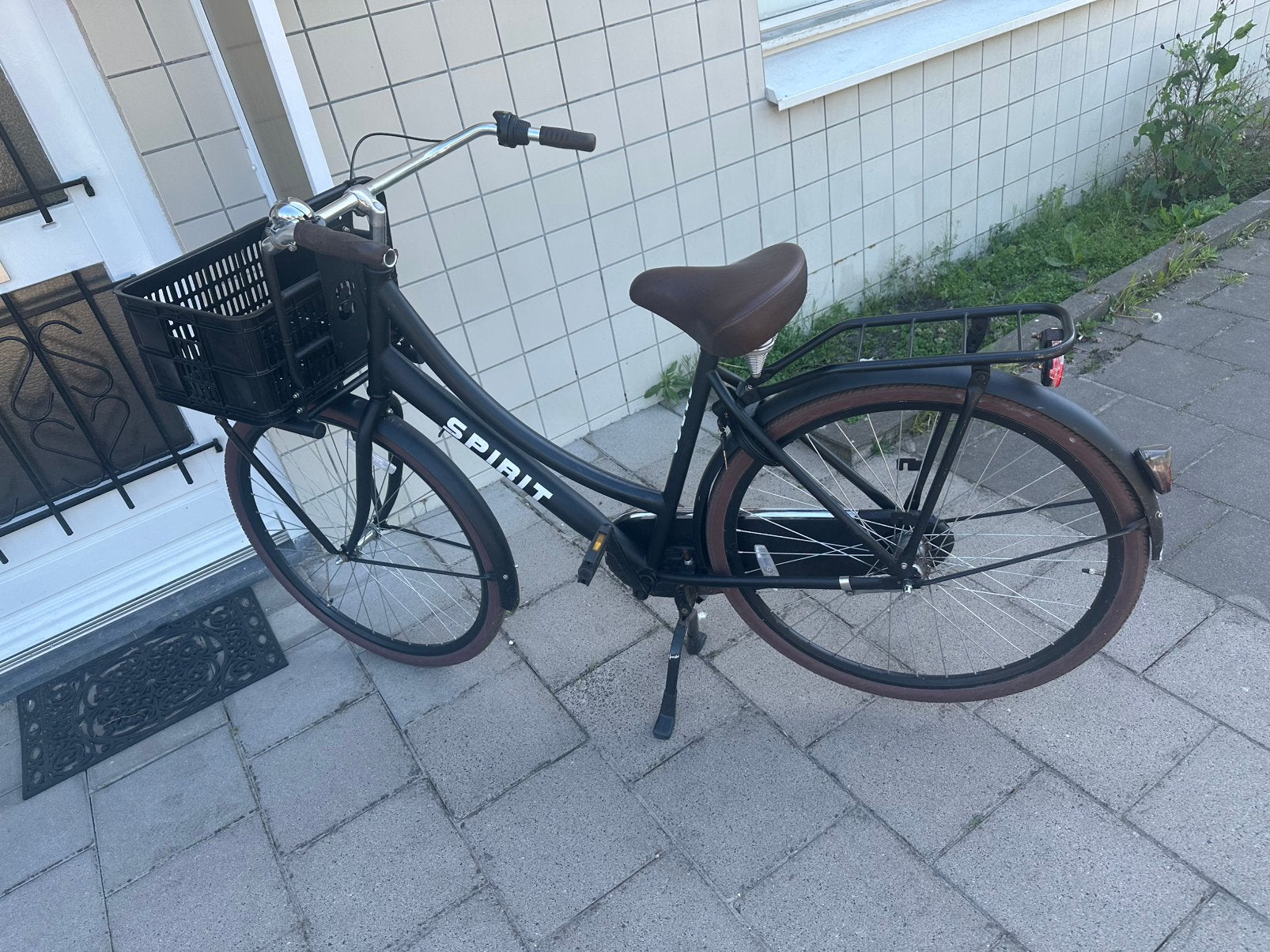 Mooie zwarte Spirit damesfiets met bruin zadel en handvatten, Fietsen en Brommers, Fietsen | Meisjes, Ophalen, Zo goed als nieuw