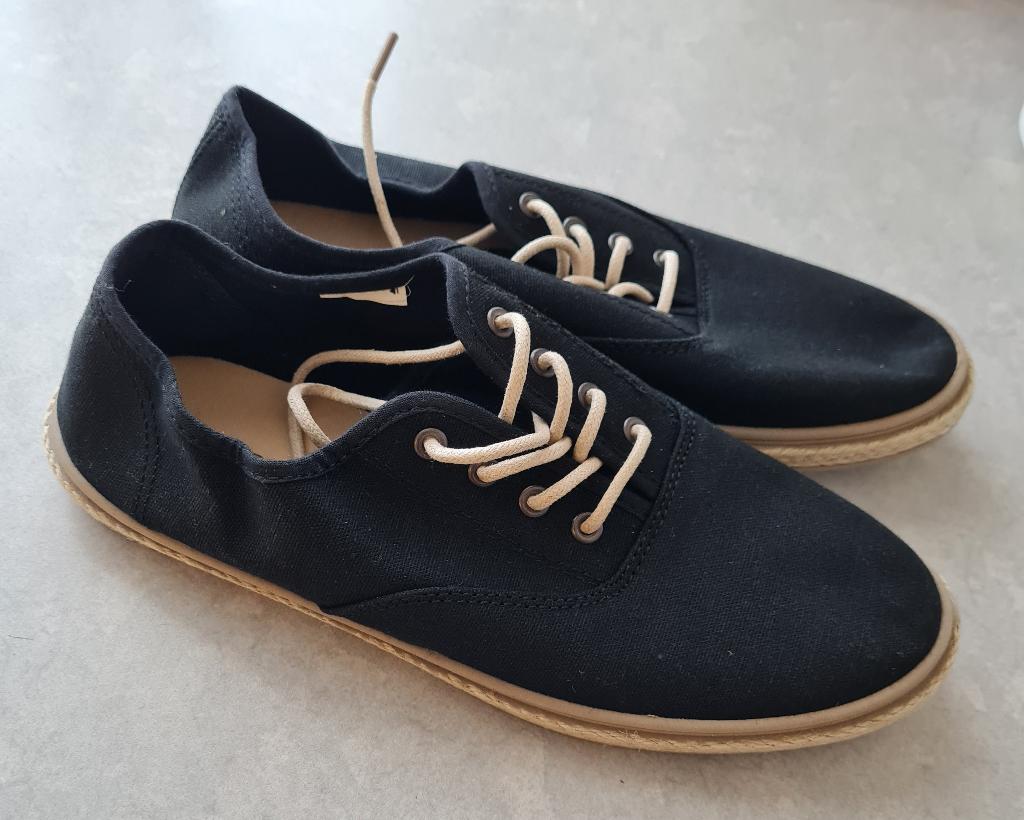 Nieuwe canvas schoenen - maat 38,5, Kleding | Dames, Schoenen, Ophalen of Verzenden, Nieuw, Zwart, Sneakers of Gympen