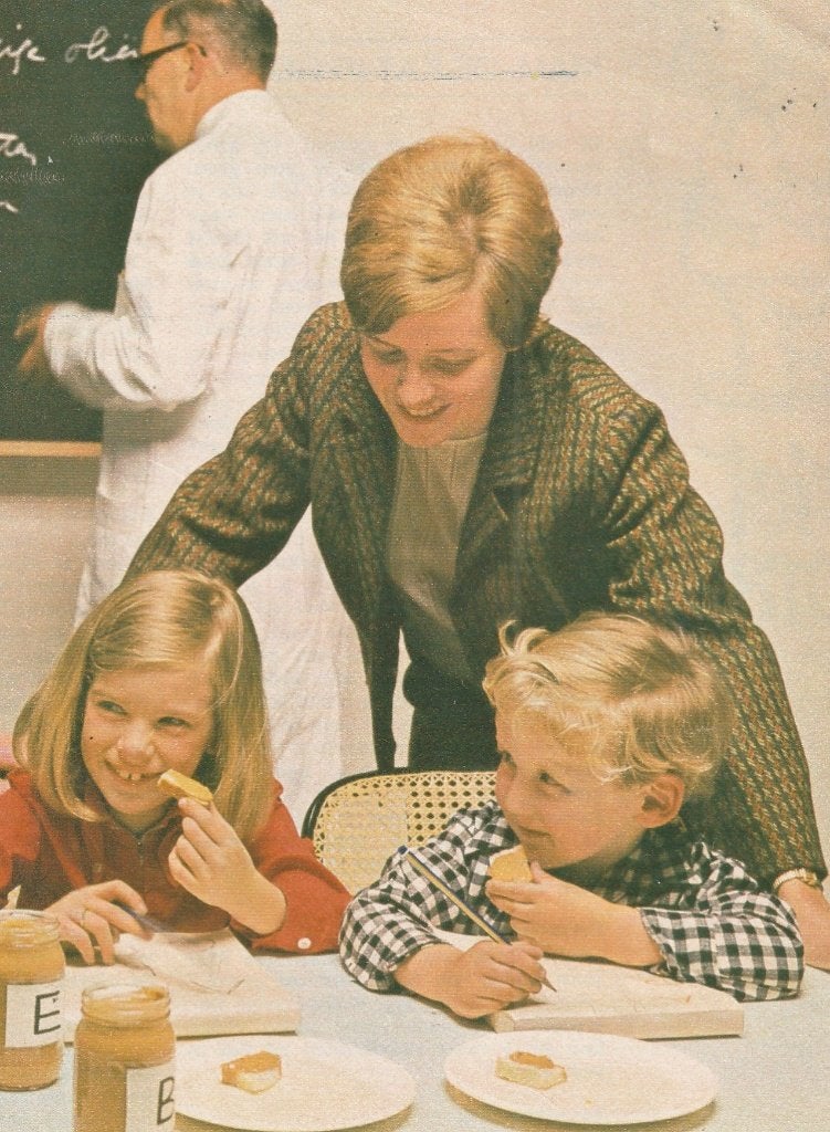 Retro reclame 1969 Calvé pindakaas jongetje meisje woensdag, Verzamelen, Ophalen of Verzenden, Overige typen
