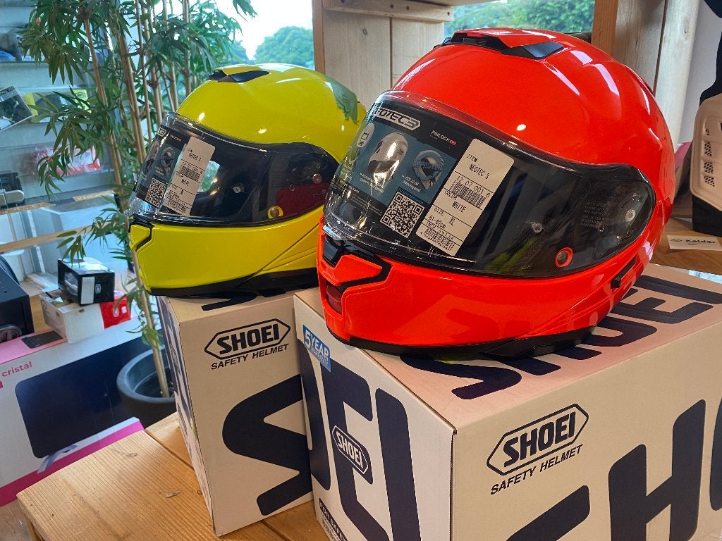 SHOEI Neotec 3 in unieke fluor kleuren ( Nieuw ), Nieuw met kaartje, M, Systeemhelm, Ophalen of Verzenden