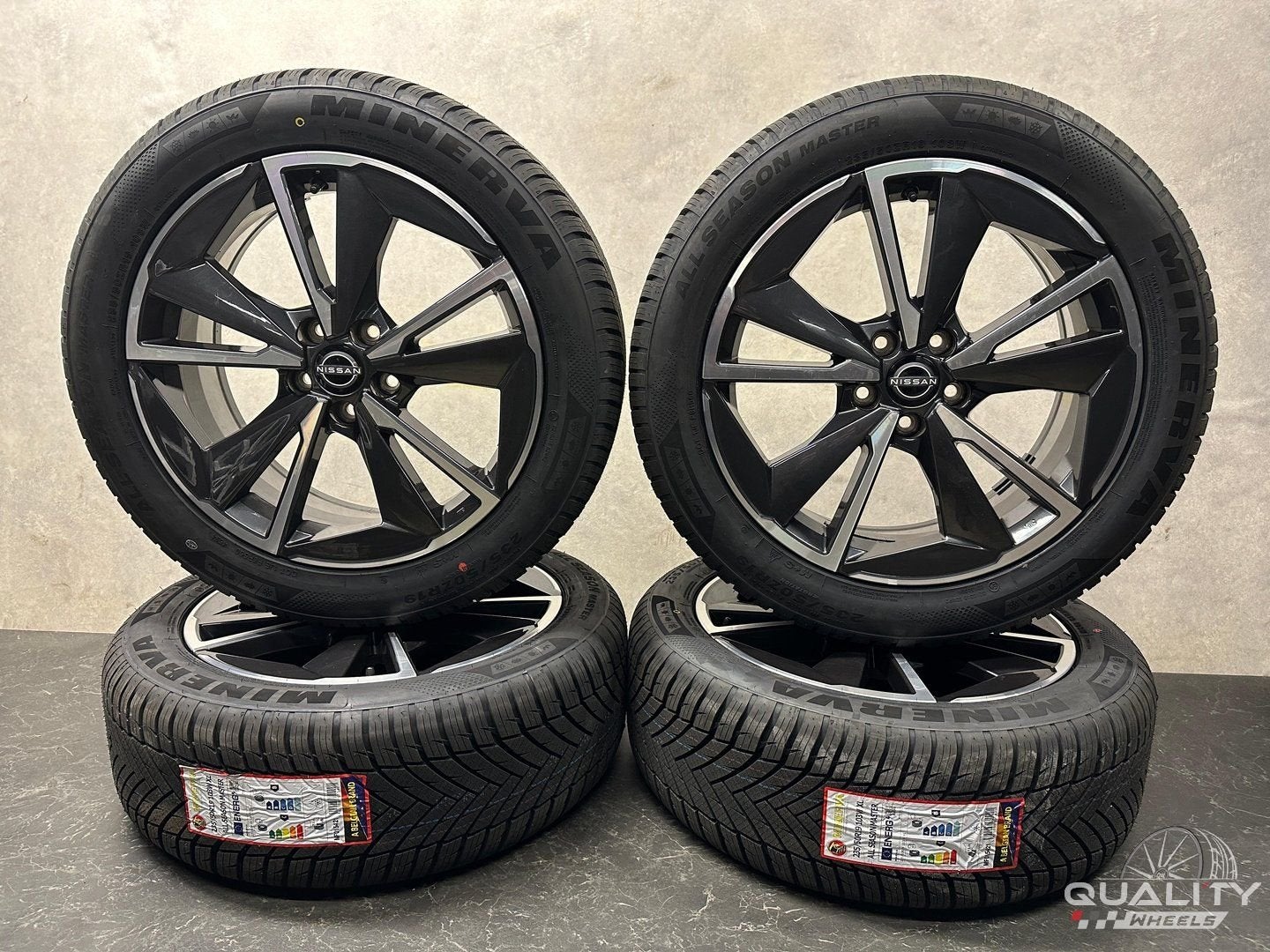 19” Nissan Qashqai J12 Velgen + all season Banden 235/50/19