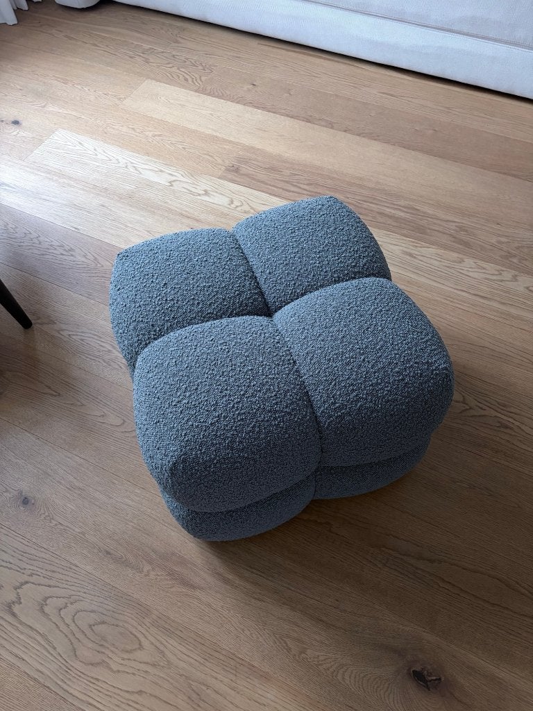 Westwing bouclé poef Ellie grijsblauw B57 x H40 cm, Ophalen, Gebruikt, Stof, 50 tot 75 cm