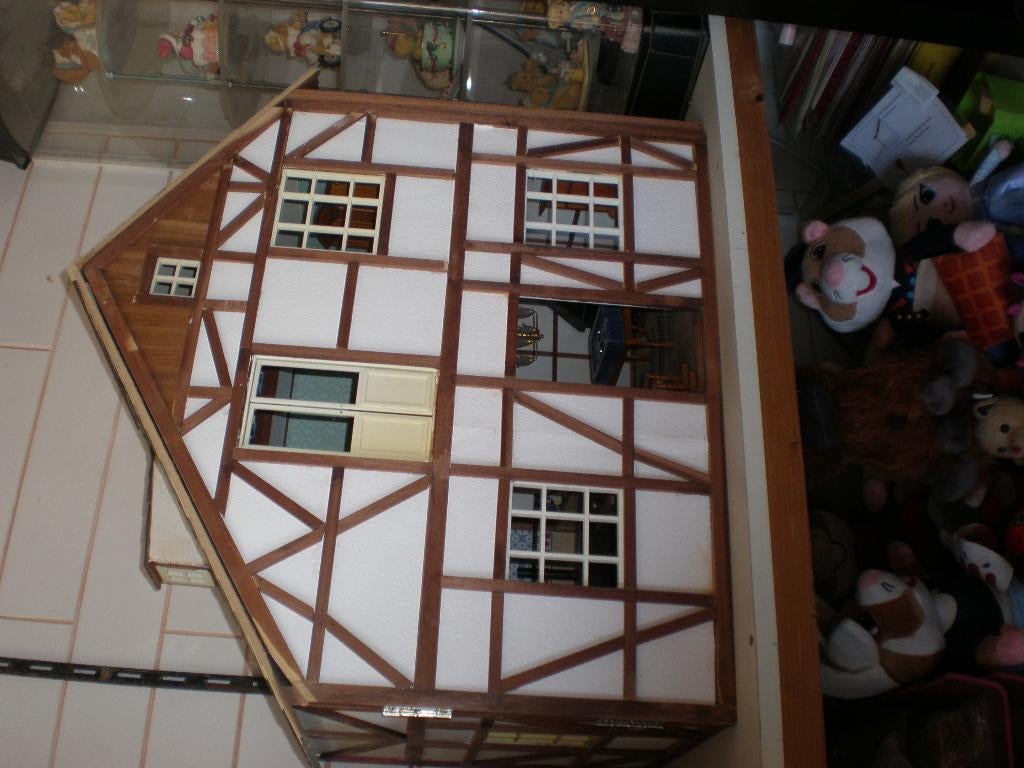 Poppenhuis vrij compleet, Ophalen, Zo goed als nieuw, Poppenhuis