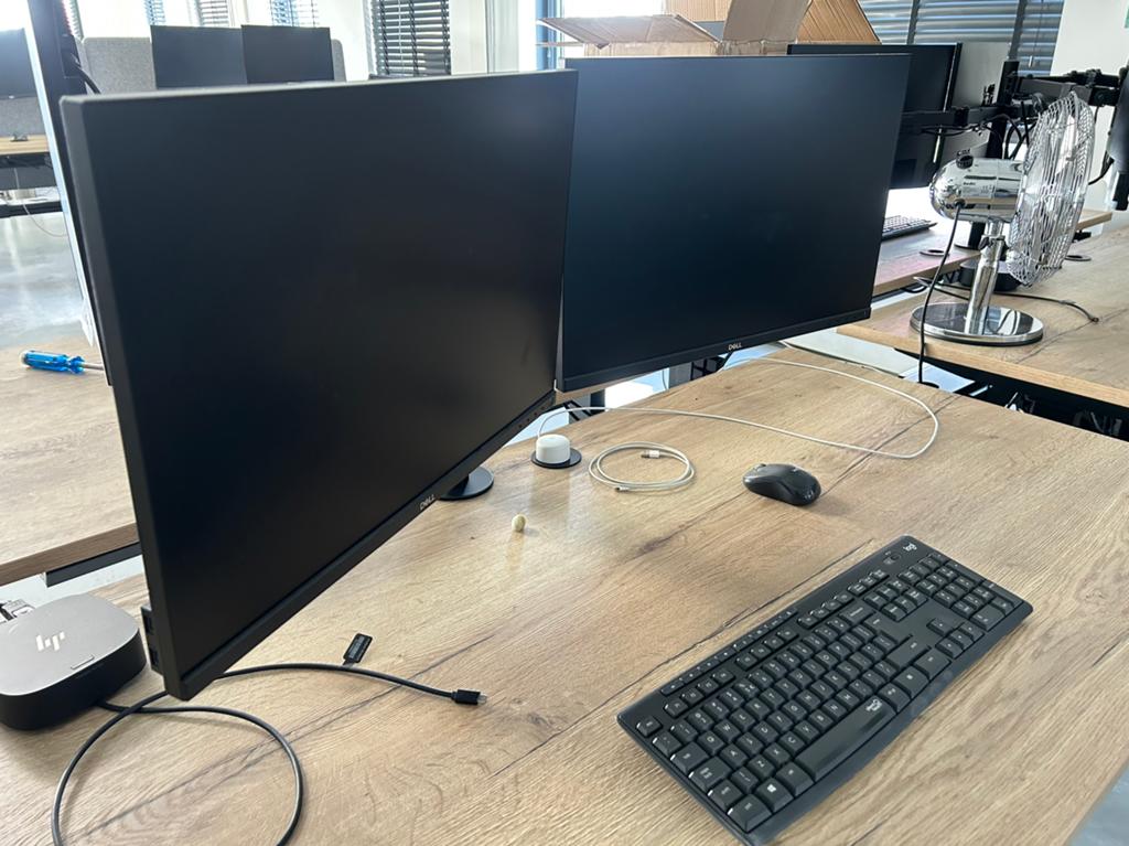 2x Dell P2421 Monitor met dual monitor arm, Computers en Software, Monitoren, IPS, Kantelbaar, Full HD, Ophalen of Verzenden
