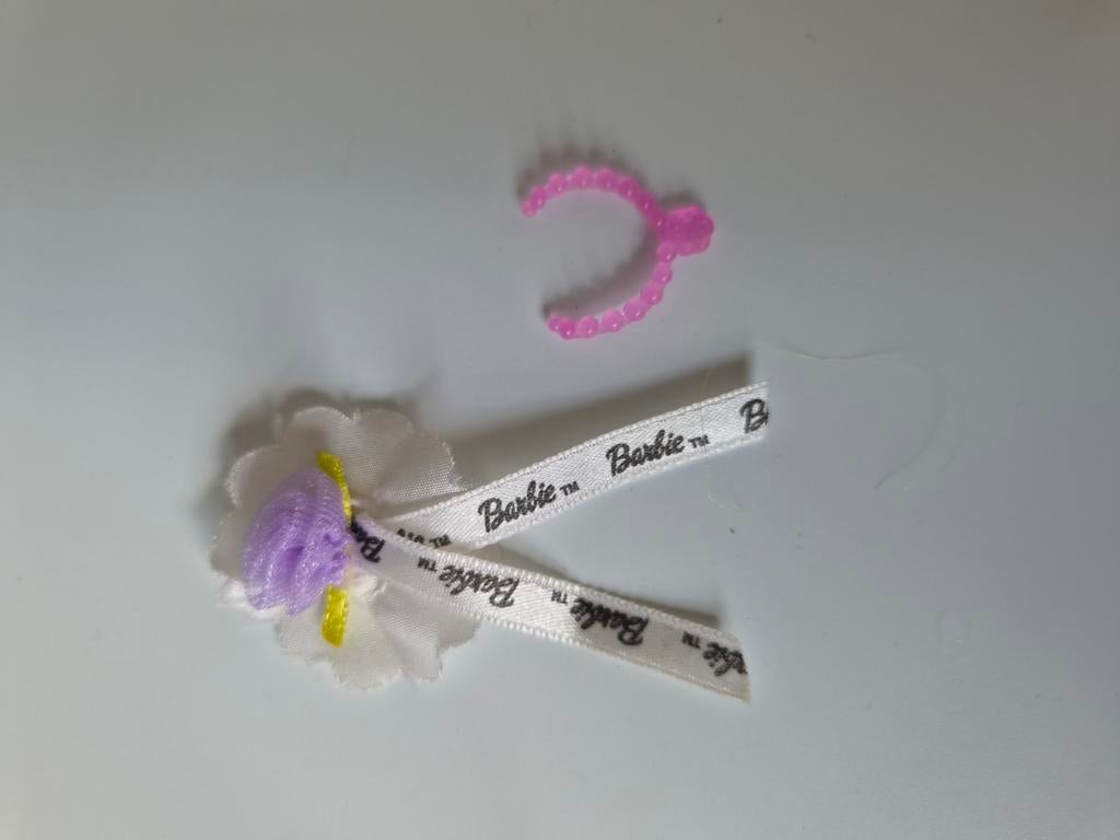 Nr 230 Barbie ketting en lintje, Verzamelen, Ophalen of Verzenden
