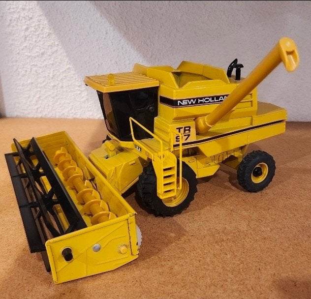 Ertl New Holland TR 97 1:32 Combine, Hobby en Vrije tijd, Ophalen of Verzenden