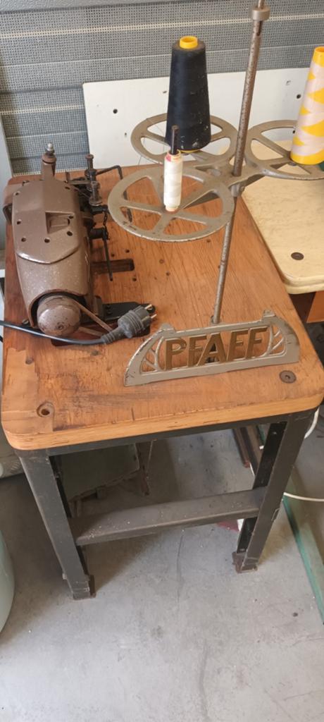 Pfaff lockmachine, Antiek en Kunst, Antiek | Naaimachines, Ophalen