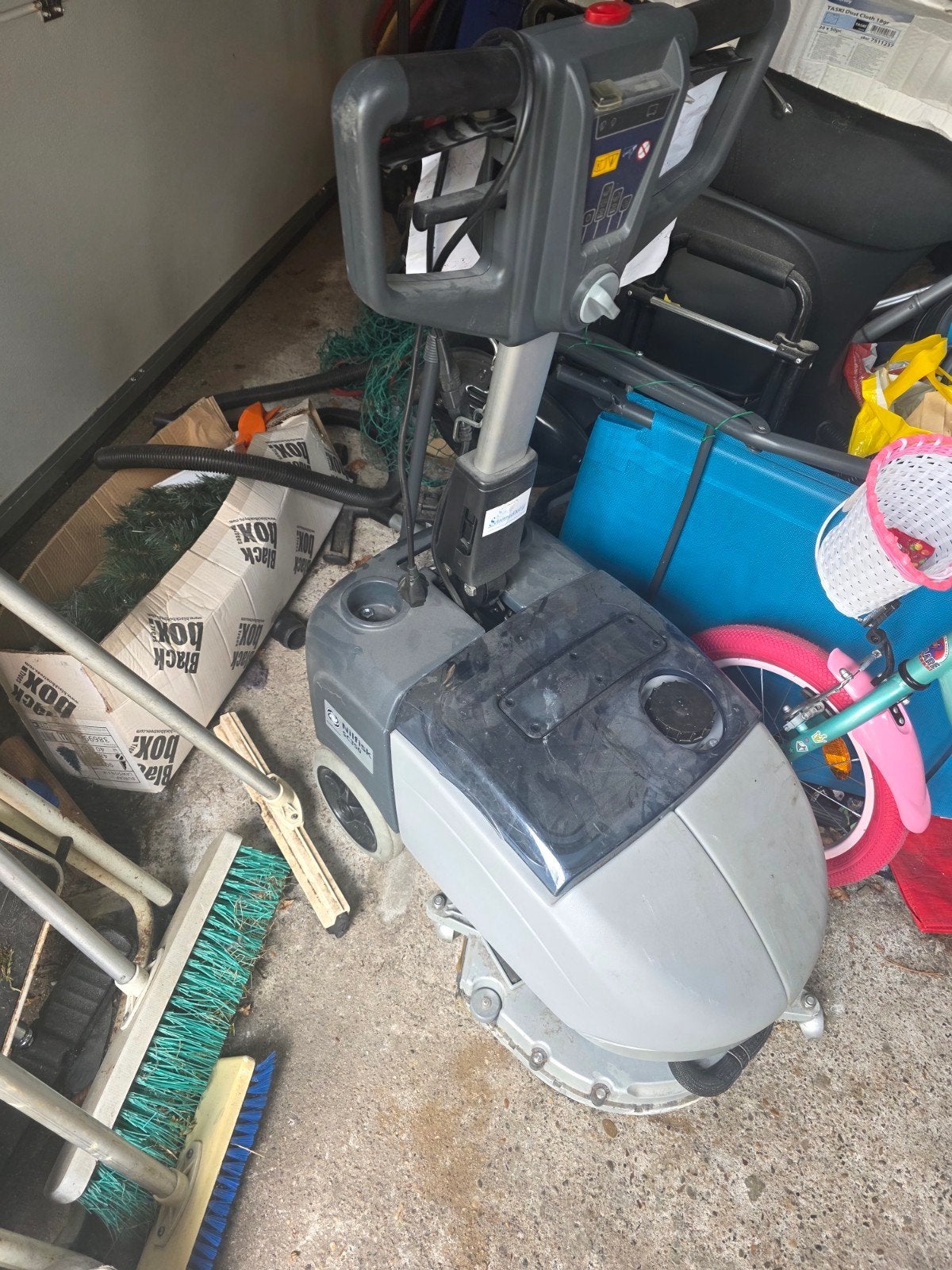 Professionele schrobmachine voor grondige reiniging, Ophalen, Gebruikt, Schrobmachine