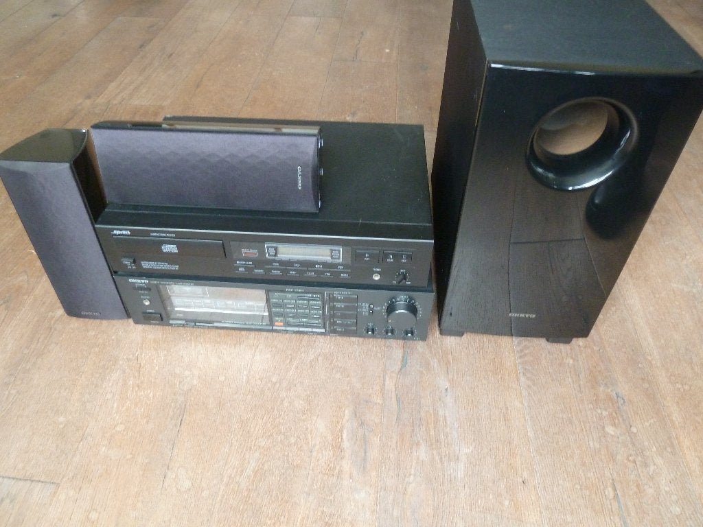 ONKYO Receiver, Subwoofer/Luidsprekerset + CD-Speler, Cd-speler, Losse componenten, Zo goed als nieuw, Ophalen