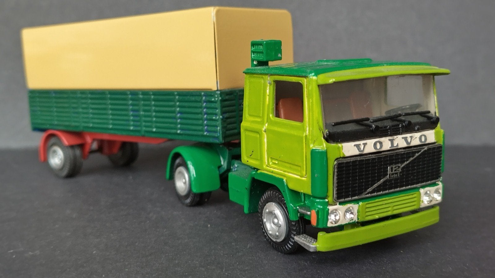 Volvo F12 korte aanhanger 1:50 Tekno Pol, Hobby en Vrije tijd, De Lier Holland, Zo goed als nieuw, Tekno, Bus of Vrachtwagen