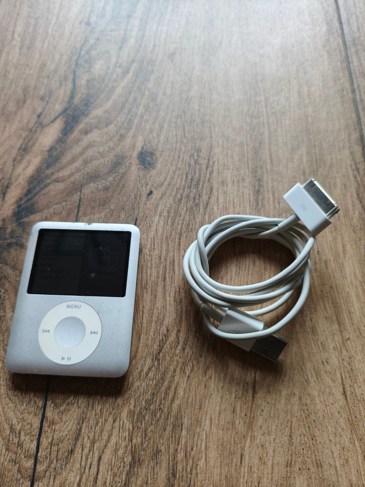 iPod Nano 3e generatie 4GB met kabel, Gebruikt, Ophalen of Verzenden, Nano, Zilver