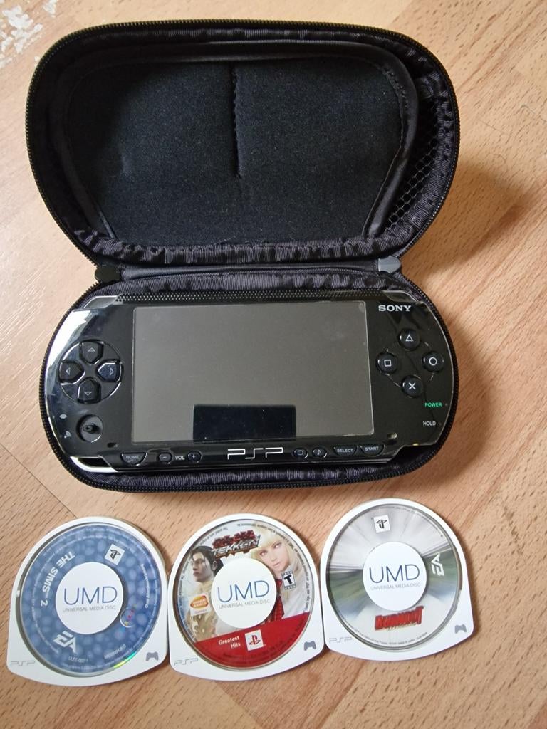 PSP inclusief 3 games en 2 memory sticks, Zwart, Ophalen of Verzenden, PSP, Gebruikt