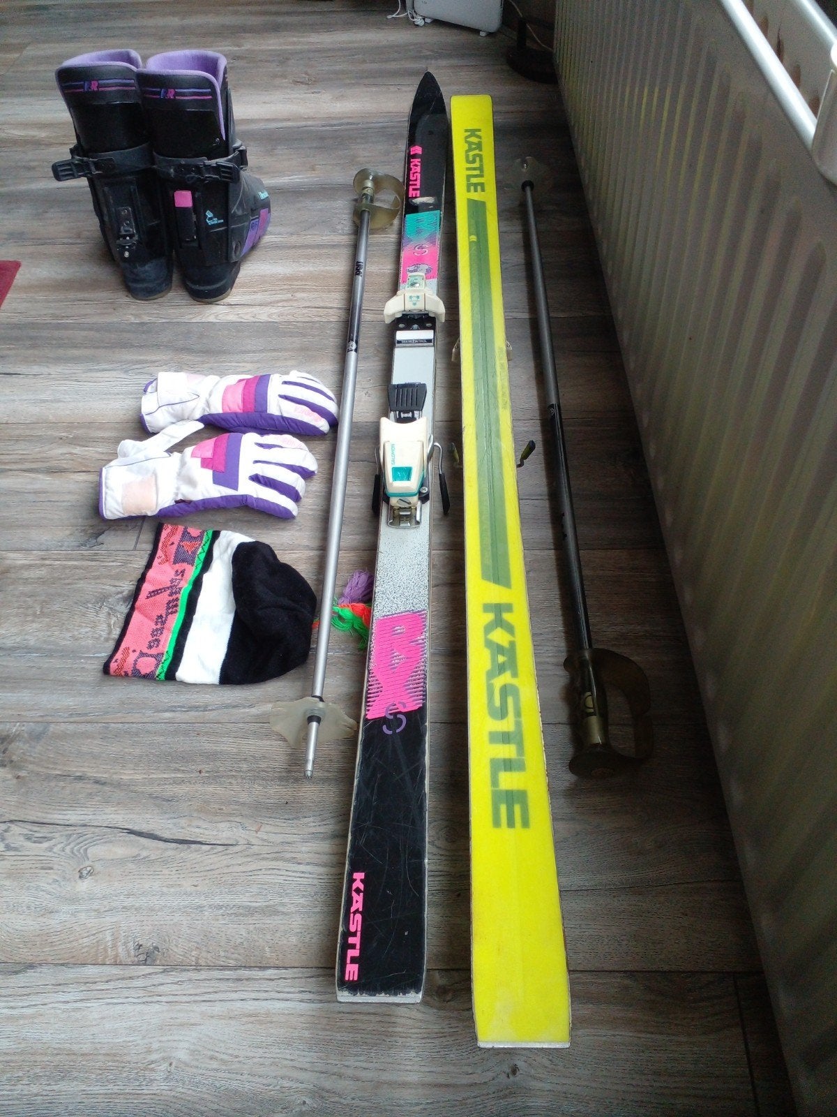 Compleet ski set Kastle met schoenen, stokken en accessoires, Gebruikt, Skiën, Ski's, Ophalen