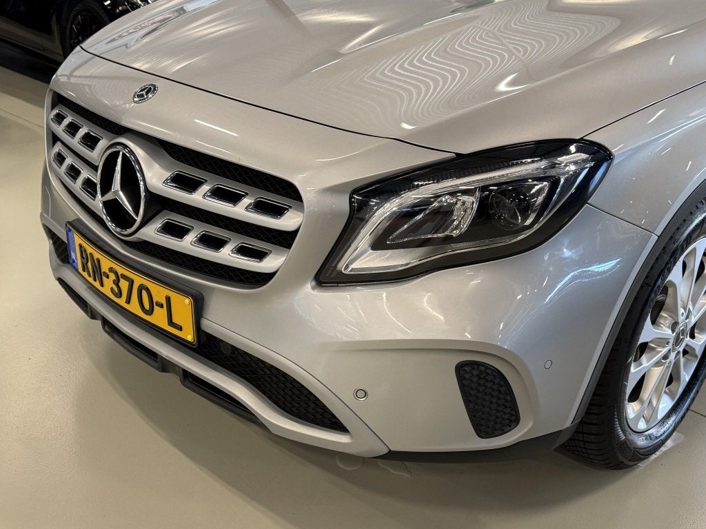 Mercedes-Benz GLA 180D 109PK automaat / LED / Apple CarPlay, Auto's, Automaat, Gebruikt, 4 cilinders, Leder en Stof