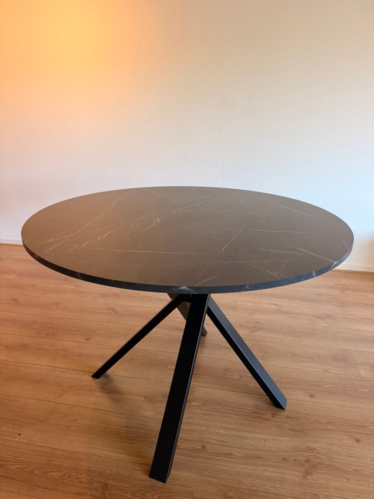 Ronde tafel Ikea, zo goed als nieuw, Ophalen, Rond, Zo goed als nieuw, Vier personen