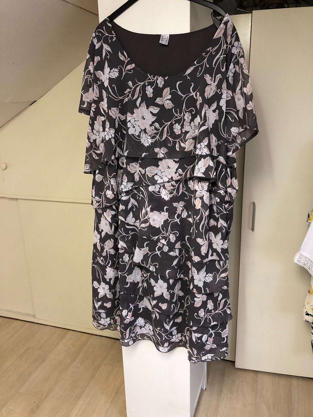 Heel fijn gevoerde jurk 17.50, Verzenden, Maat 46/48 (XL) of groter, Zo goed als nieuw, Grijs