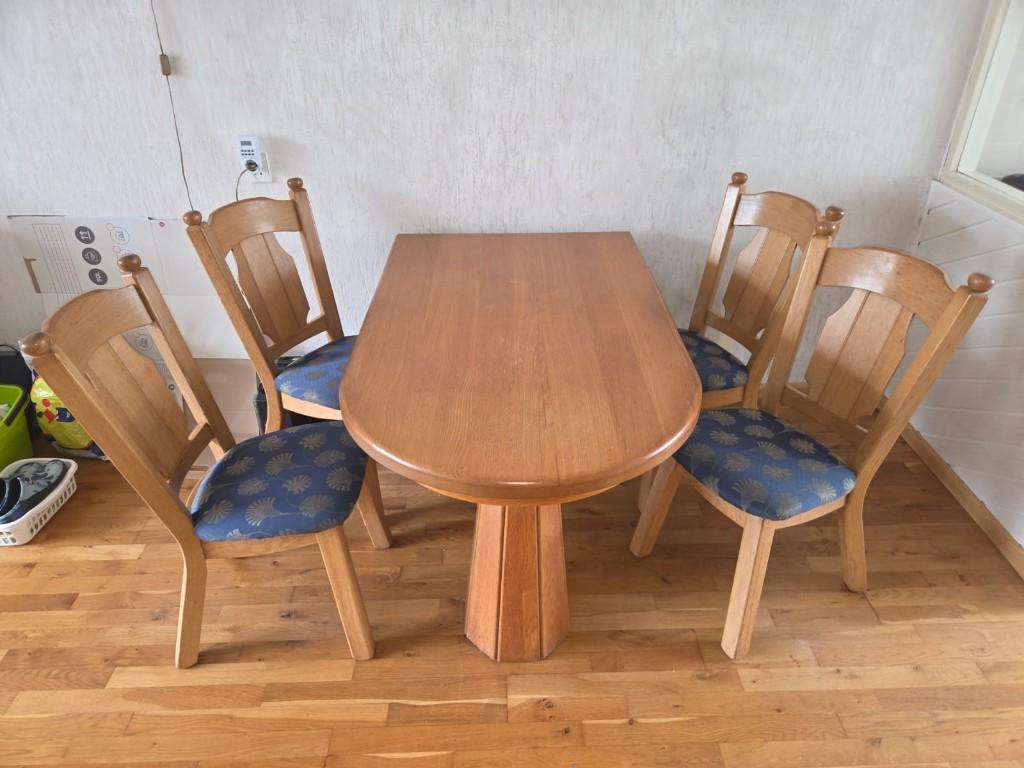 Eetkamer tafel met stoelen Licht eiken, Huis en Inrichting, Ophalen, Gebruikt, 4 tot 6 stoelen