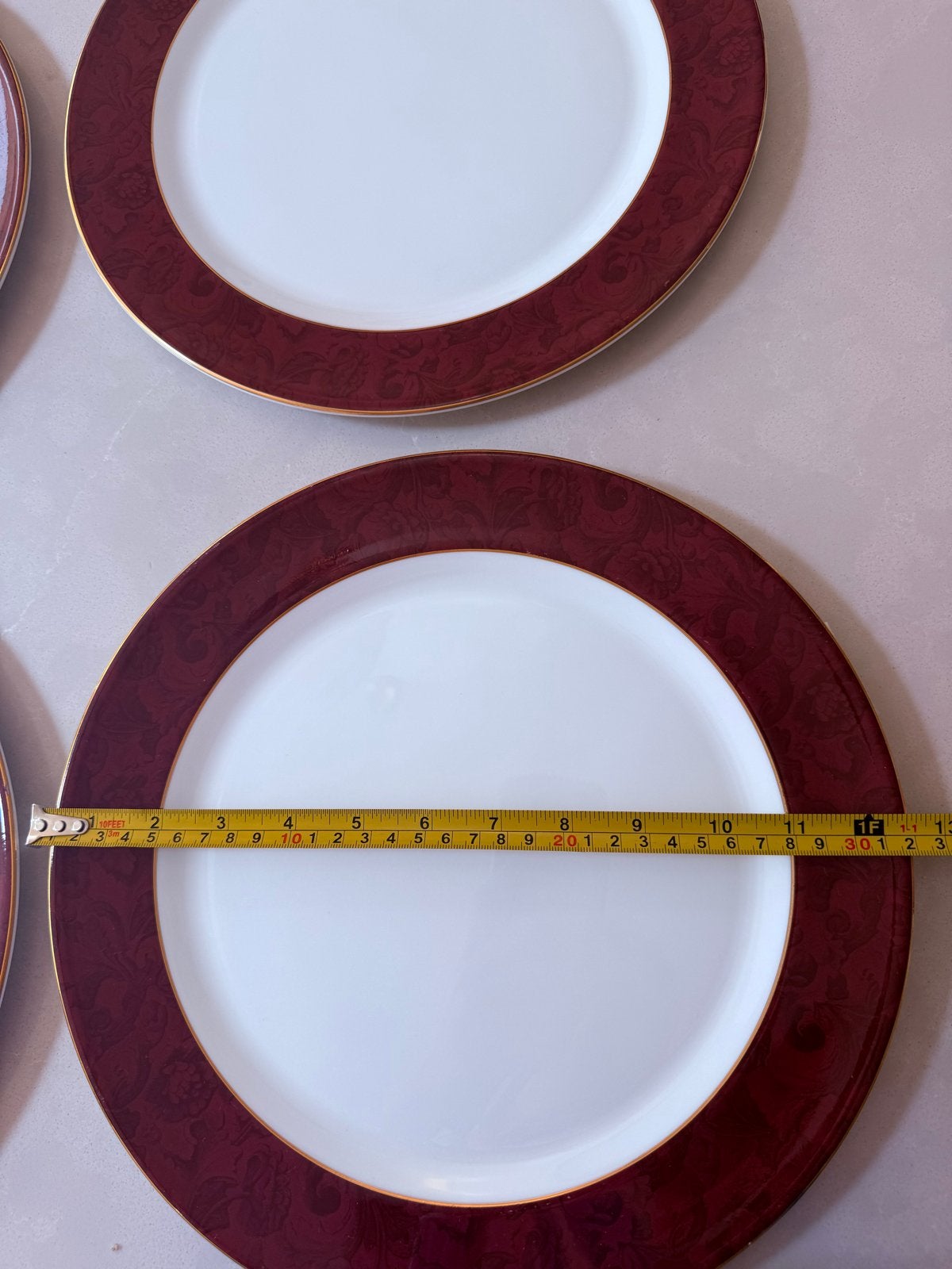 6 Wedgwood Damask Ruby dinerborden, Made in England 1997, Klassiek, Ophalen of Verzenden, Zo goed als nieuw, Bord(en)