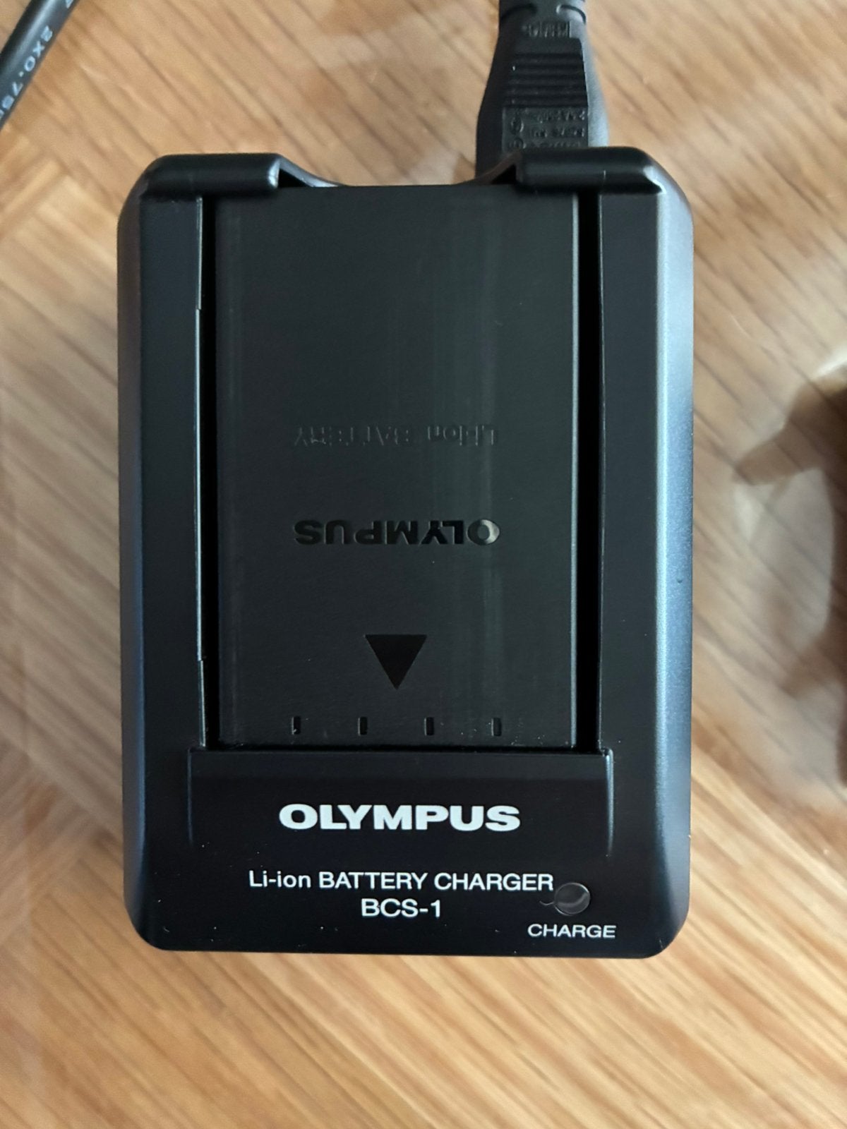 Olympus ps-bls1 lader met 2 accu’s voor camera e420, Ophalen of Verzenden, Gebruikt