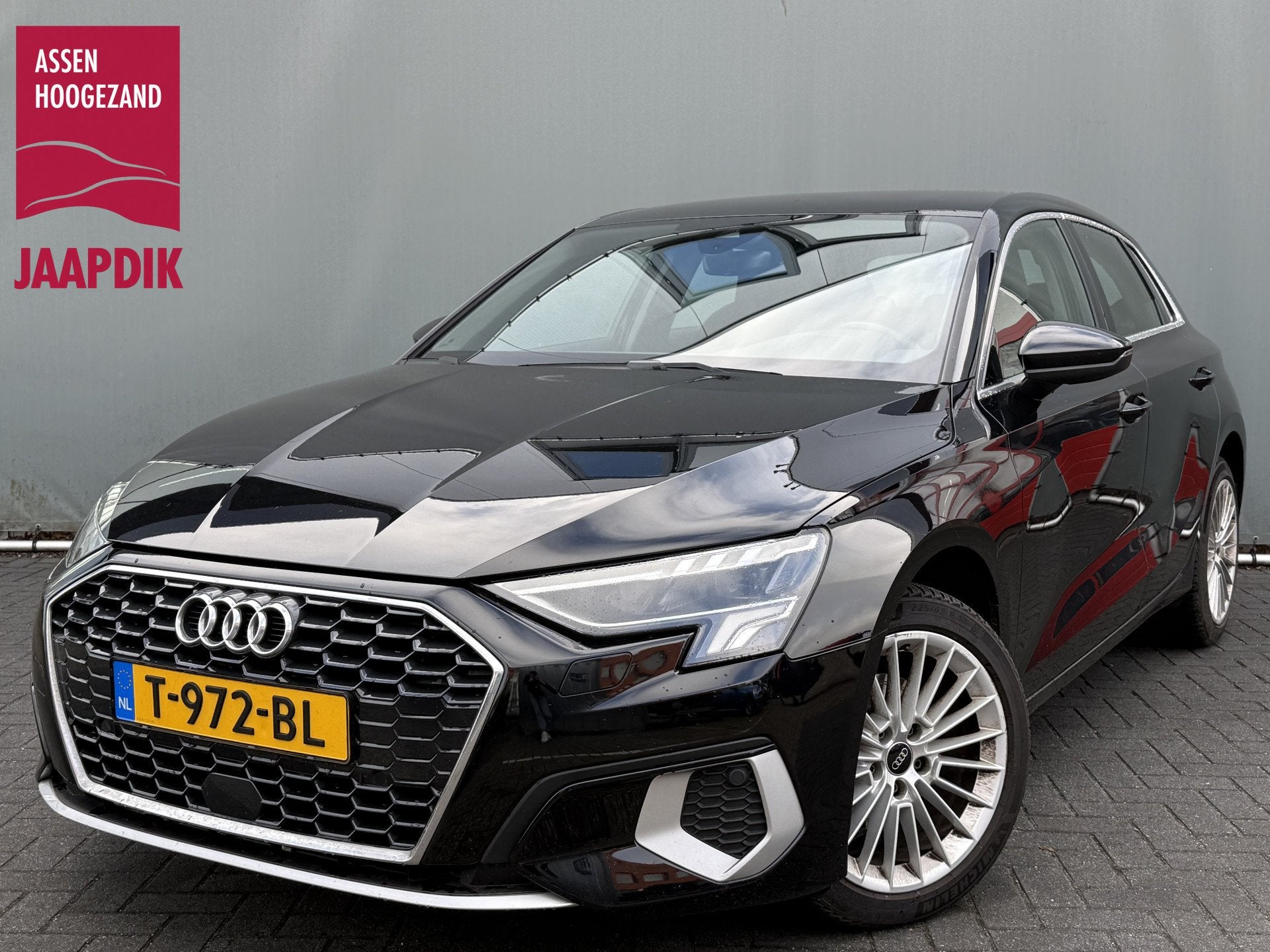 Audi A3 Sportback BWJ 2023 30 TFSI 140 PK Advanced edition A, Stof, Gebruikt, Met garantie (alle), Zwart