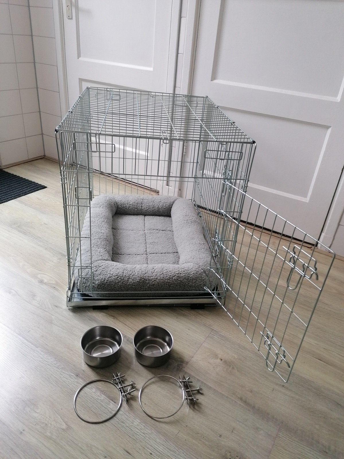 Hondenbench/kooi met kussen en rvs eet en drinkbakje. NIEUW!, Ophalen, Nieuw