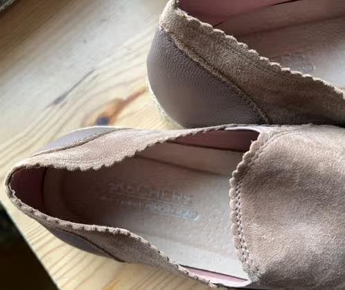 Suède sketches maat 41[vj], Beige, Ophalen of Verzenden, Zo goed als nieuw, Espadrilles of Moccasins