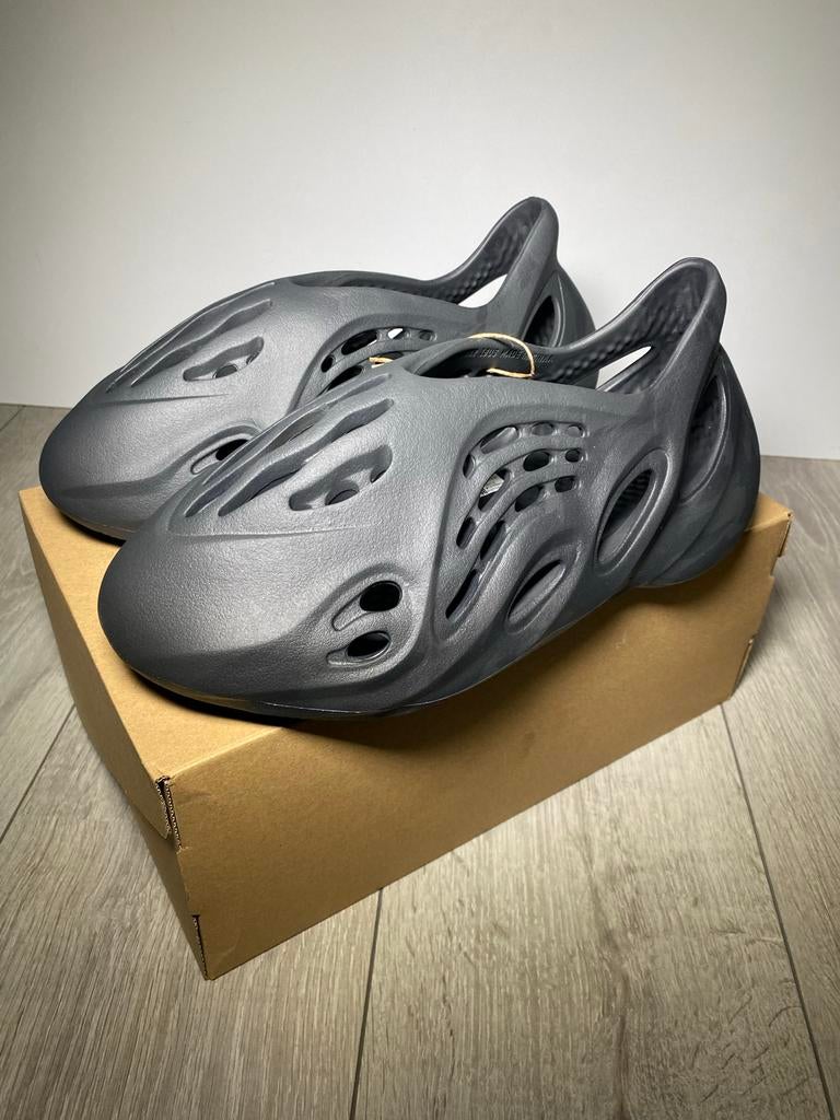Adidas Yeezy Foam Runners maat 43, Kleding | Heren, Schoenen, Ophalen of Verzenden, Nieuw, Overige kleuren, Slippers