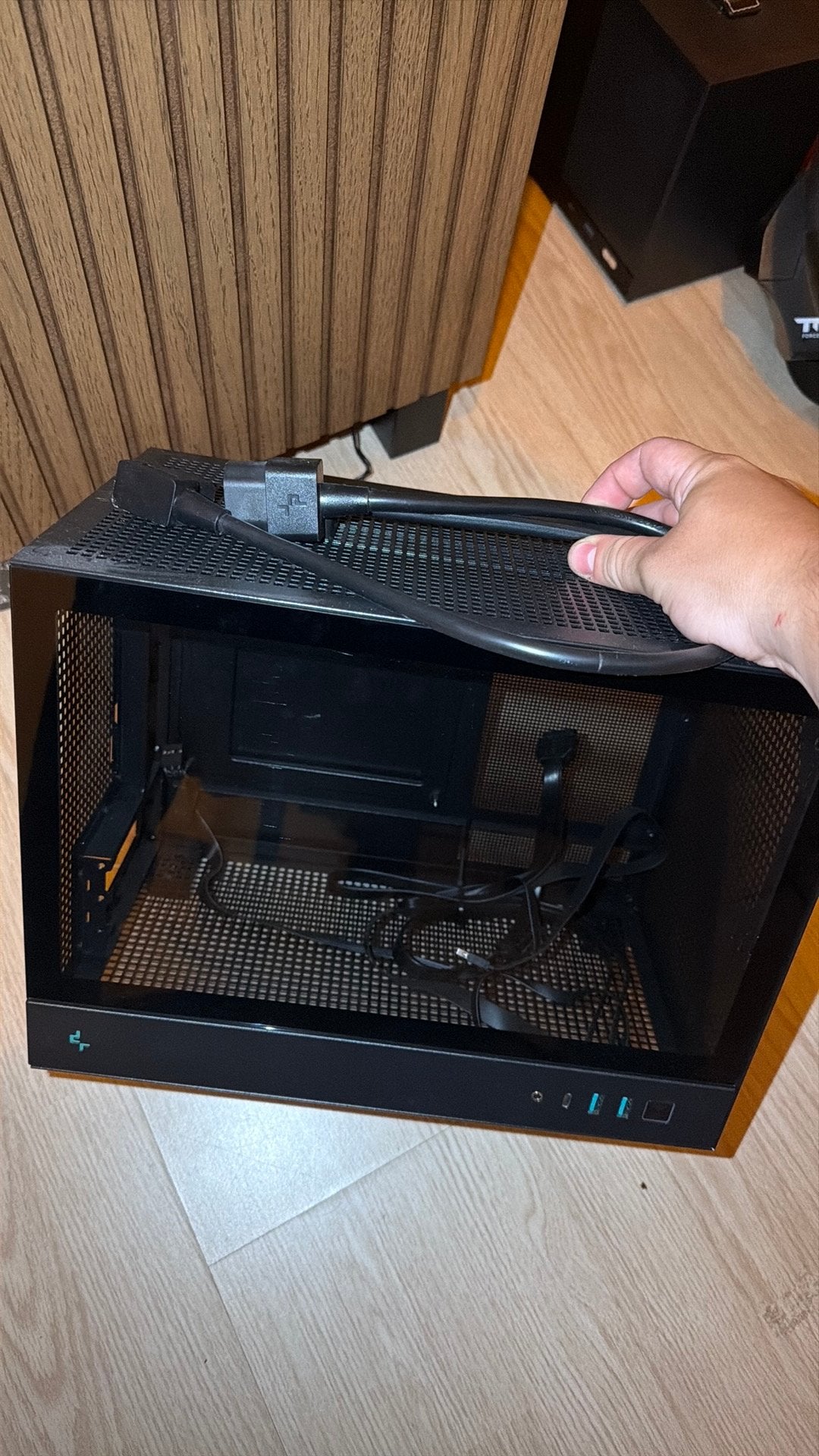 Deepcool CH160 met glass panel, Computers en Software, Desktop Pc's, Ophalen, Zo goed als nieuw