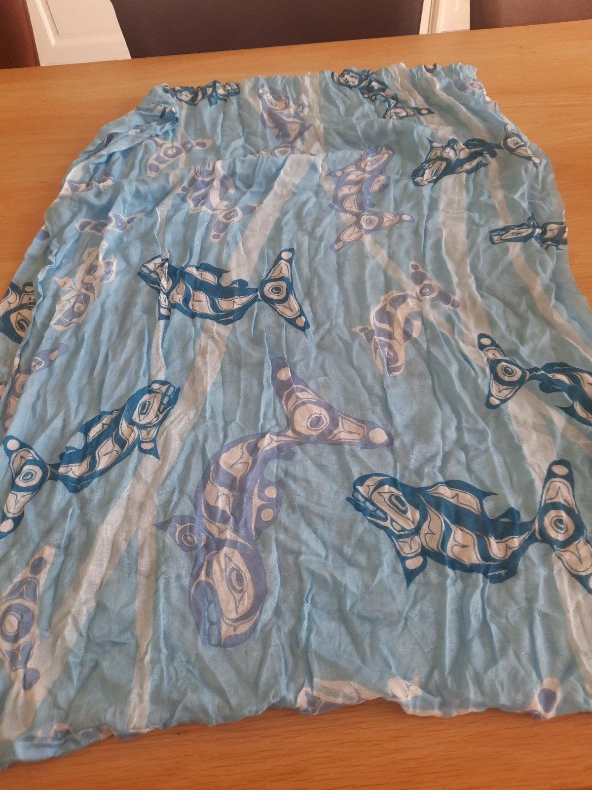 Lichtblauwe sjaal met walvisprint € 5,00, Kleding | Dames, Ophalen of Verzenden, Maat 36 (S), Sjaal, Onbekend