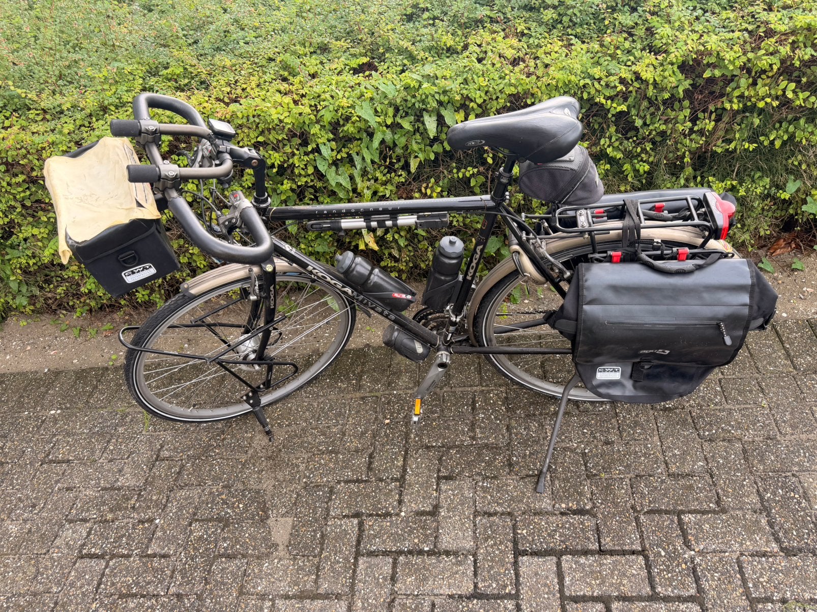 Koga trekking-/tourfiets – compleet met fietstassen, Fietsen en Brommers, Ophalen, Zo goed als nieuw, Meer dan 20 versnellingen
