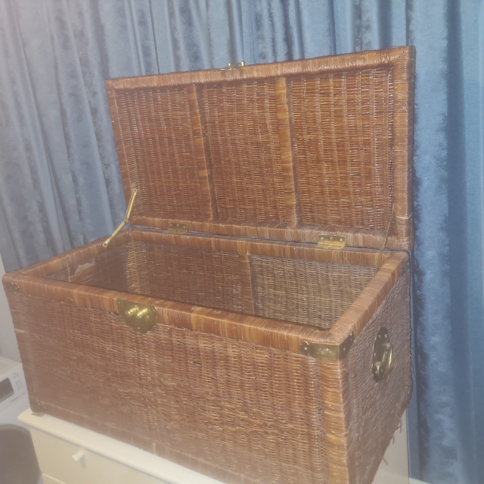 Vintage rieten koffer/opbergkist met messing beslag, Ophalen, Gebruikt