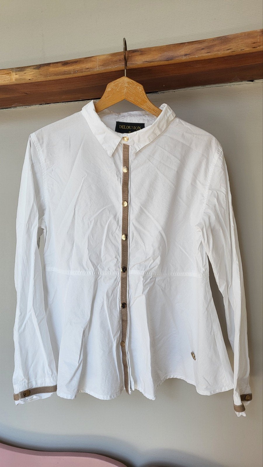 Witte blouse met gouden knopen - Delousion by Lou, Maat 38/40 (M), Delousion by Lotte, Wit, Ophalen of Verzenden