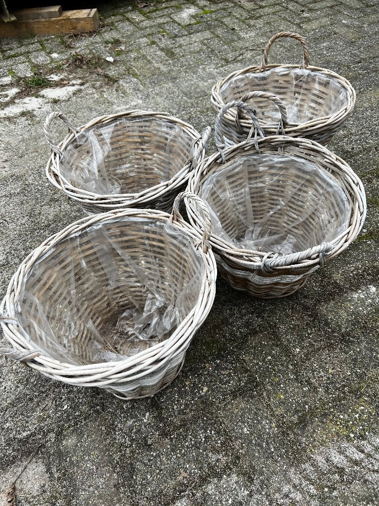 4 Manden van wilgentenen., Huis en Inrichting, Overige materialen, Gebruikt, Rond, Ophalen of Verzenden